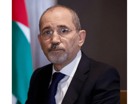 وزير الخارجية الأردني يبحث مع نظيرته البريطانية تطورات الأوضاع في غزة