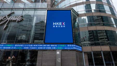 107403625 1713497421951 gettyimages 1946674647 HONG KONG STOCKS