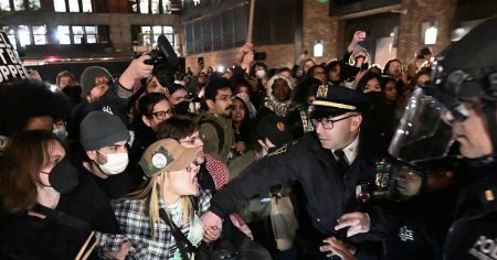 240422 nyc nyu pro palestinian demonstration nypd ac 1137p a816ce