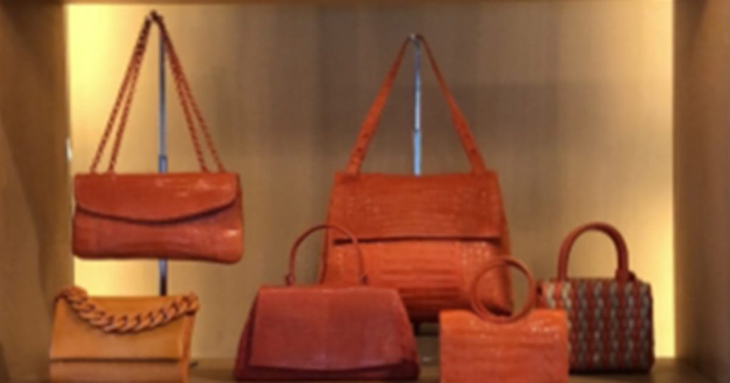 240423 Nancy Gonzalez handbags al 0746 0630e0