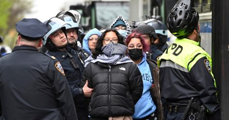 240424 columbia protests arrests mn 1645 0b4b4f