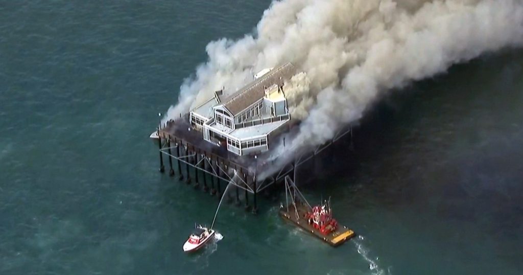 240426 oceanside pier fire al 0848 bb78f3