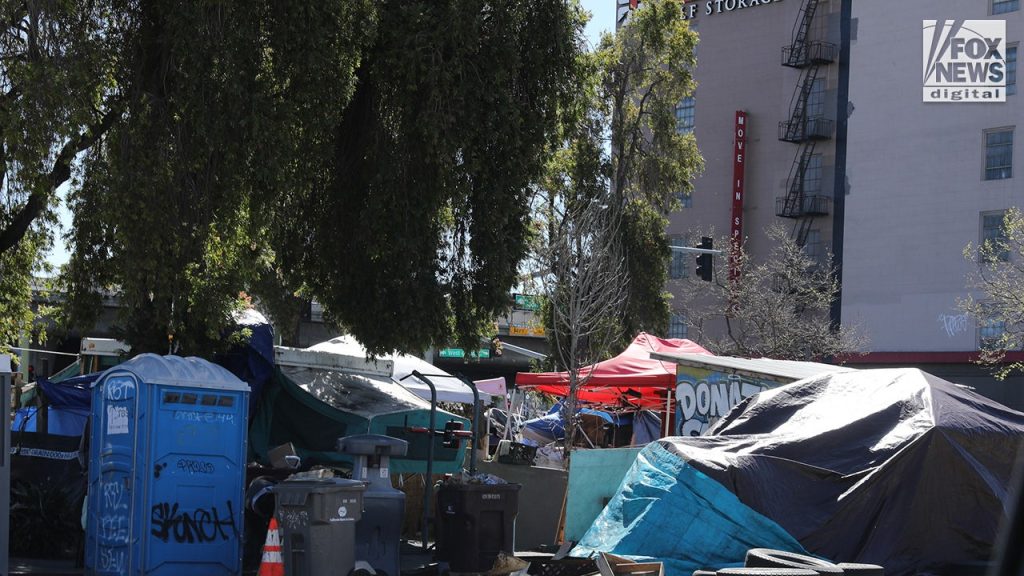 Oakland California Homeless Closed Businesses 14