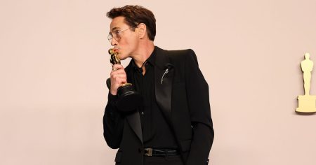 RDJ keeps his oscar where