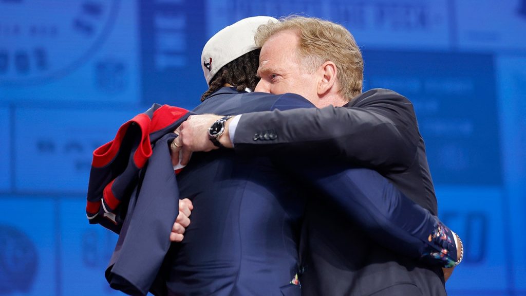 Roger Goodell hugs