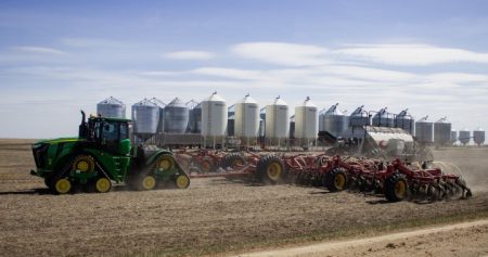 Saskatchewan producers seeding