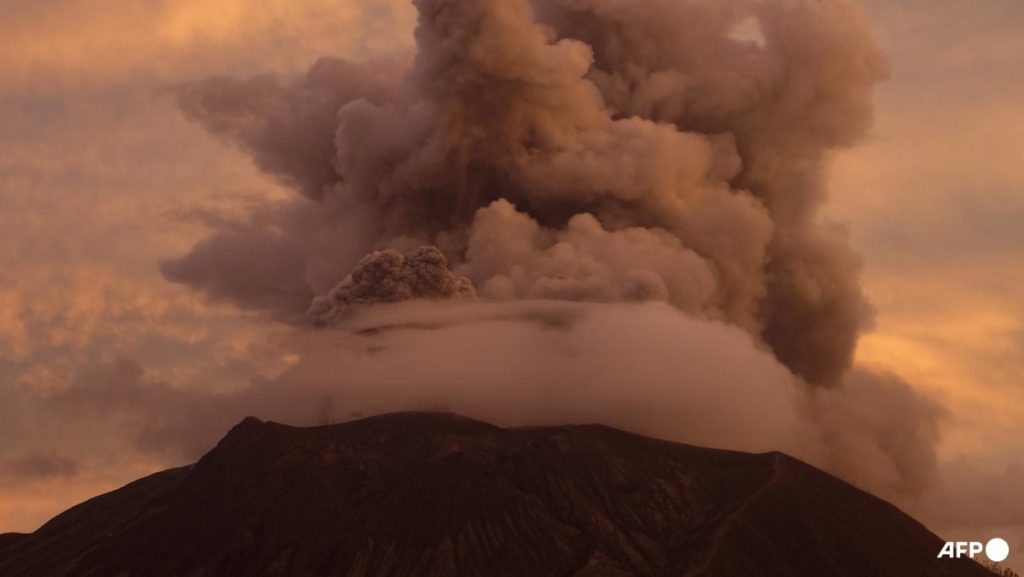 mount ruang erupts again