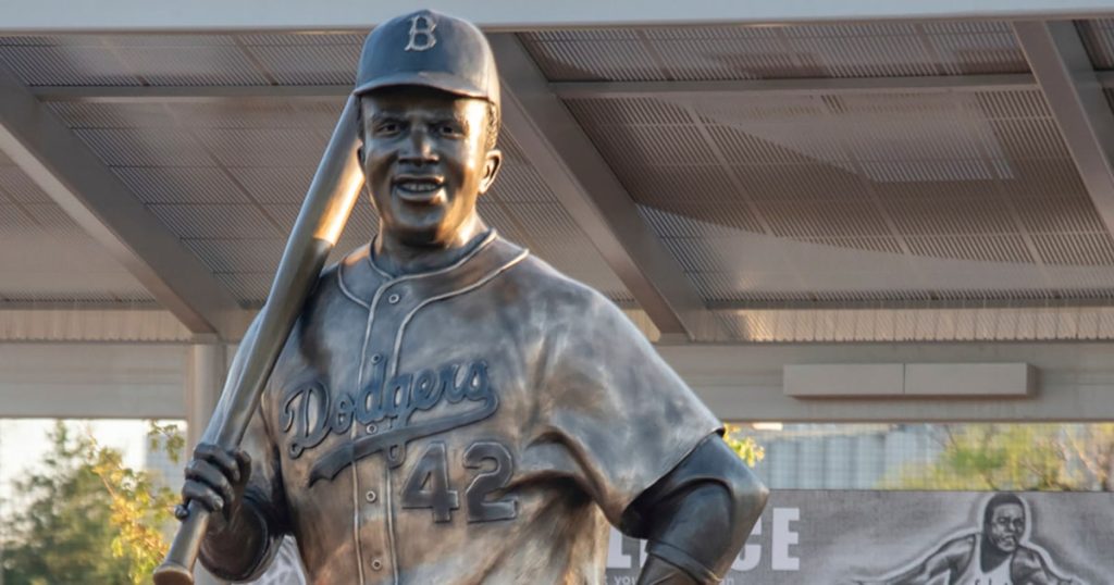 013024 JackieRobinsonStatue CH d798cb