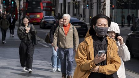 107417063 1716200087245 gettyimages 2147826973 20240407 face mask 001