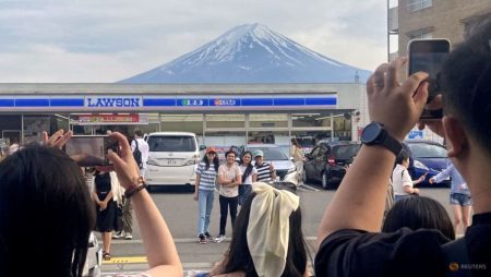 2024 05 02t123632z 1 lynxmpek410k2 rtroptp 3 japan mountfuji tourists