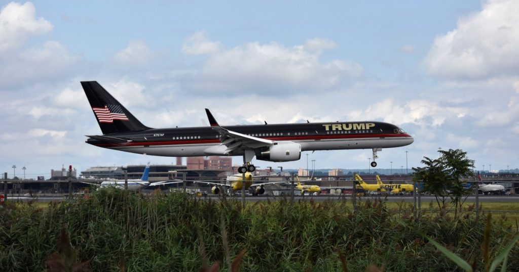 240514 newark donald trump plane jet 2023 ac 1009p 57ec4f