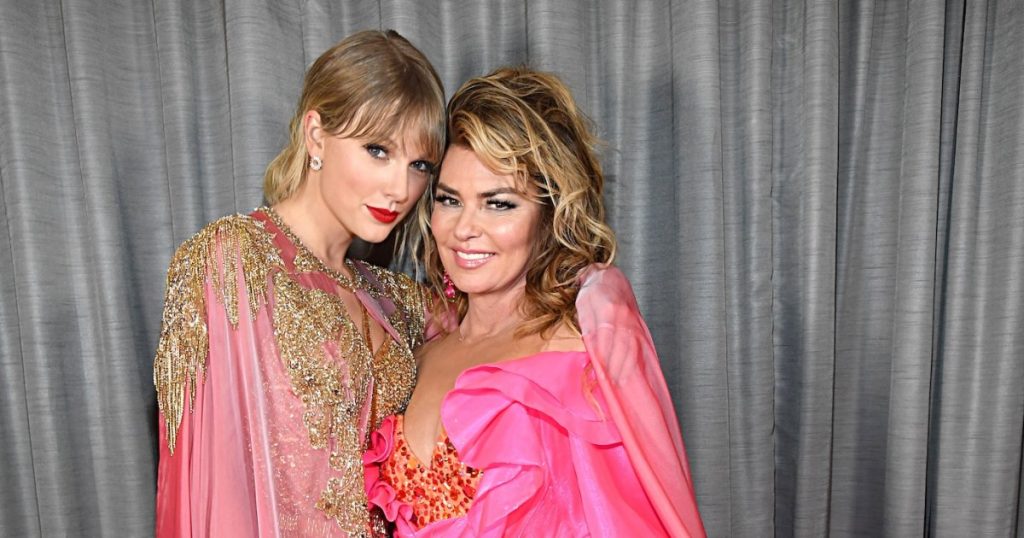 GettyImages 1189869058 Taylor Swift and Shania Twain at American Music Awards