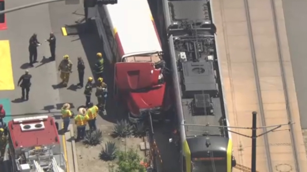 LA bus crash 1