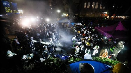 UCLA protest breakup 01