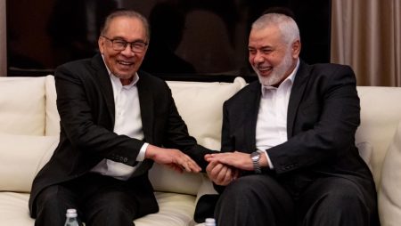 anwar ibrahim and hamas leader 0