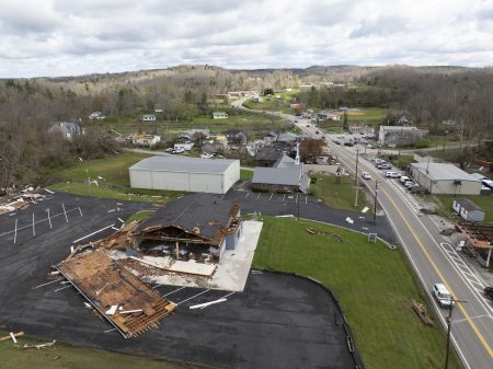 deadly tornado slams tennessee