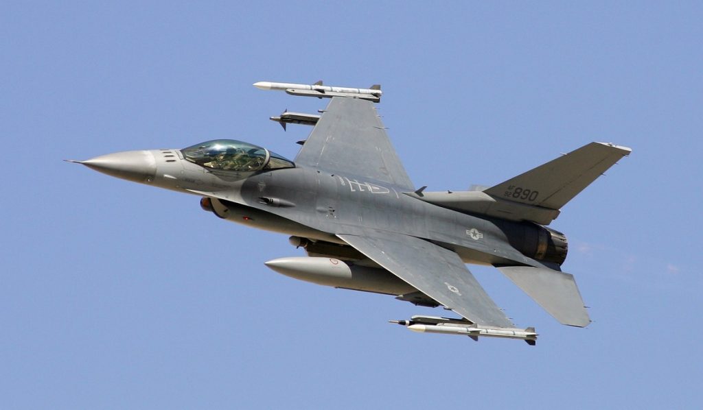 f 16 jet