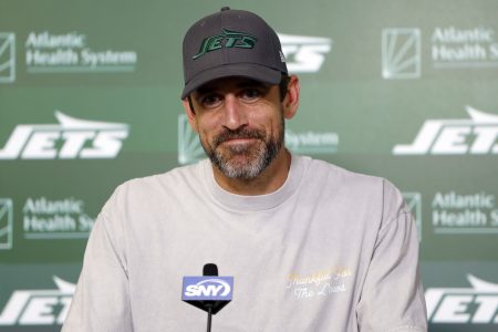 jets quarterback aaron rodgers