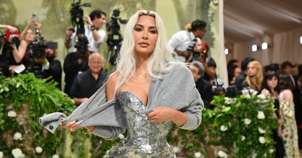 kim kardashian met gala sweater mc 240507 03 4eed95