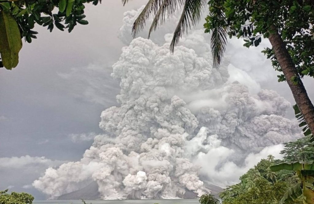 mount ruang erupts