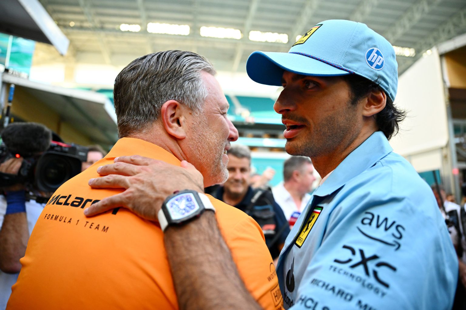 zak brown carlos sainz