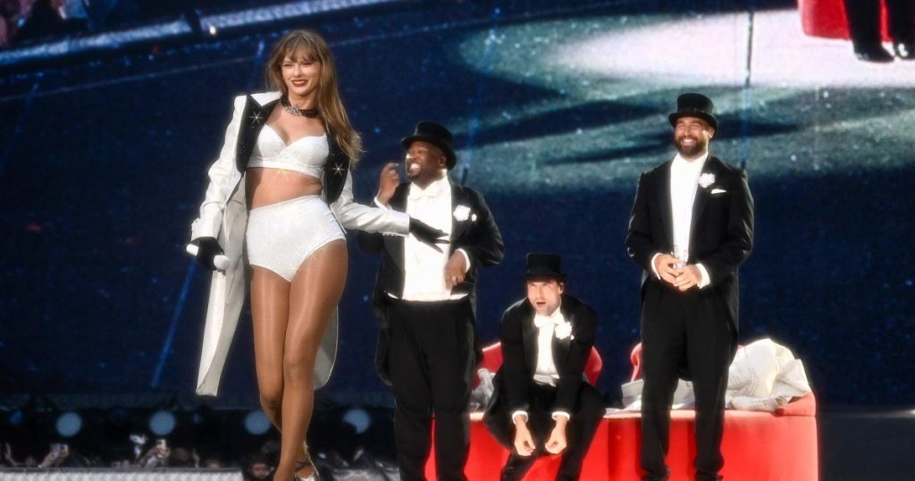 Taylor Swift Says Shes Swooning Over Boyfriend Travis Kelces Eras Tour Debut