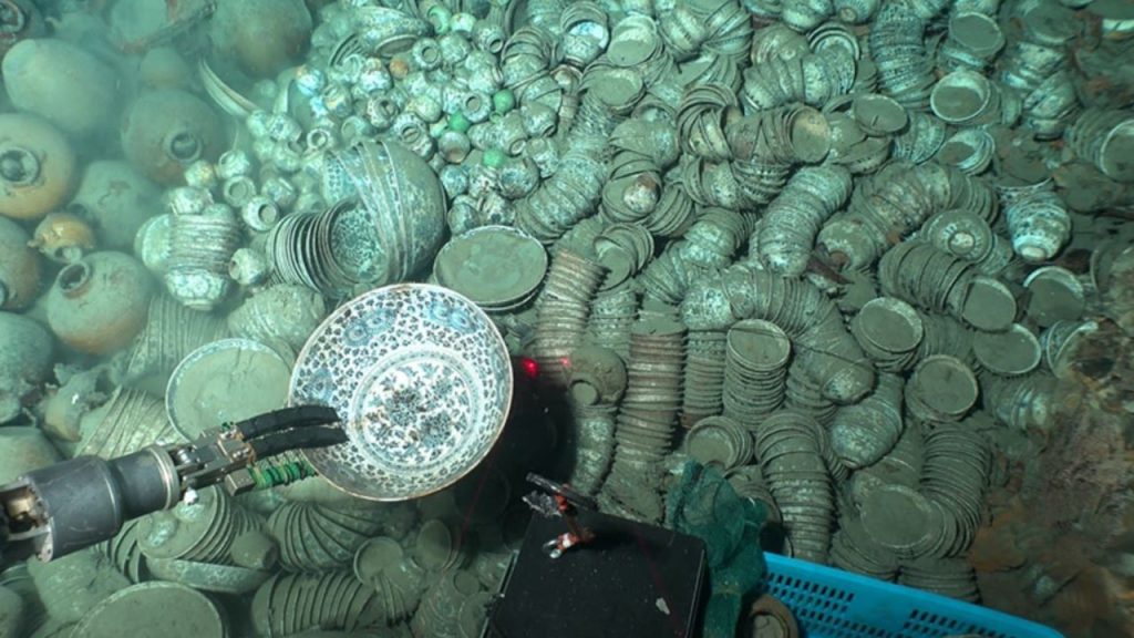 pottery from ming dynasty shipwreck