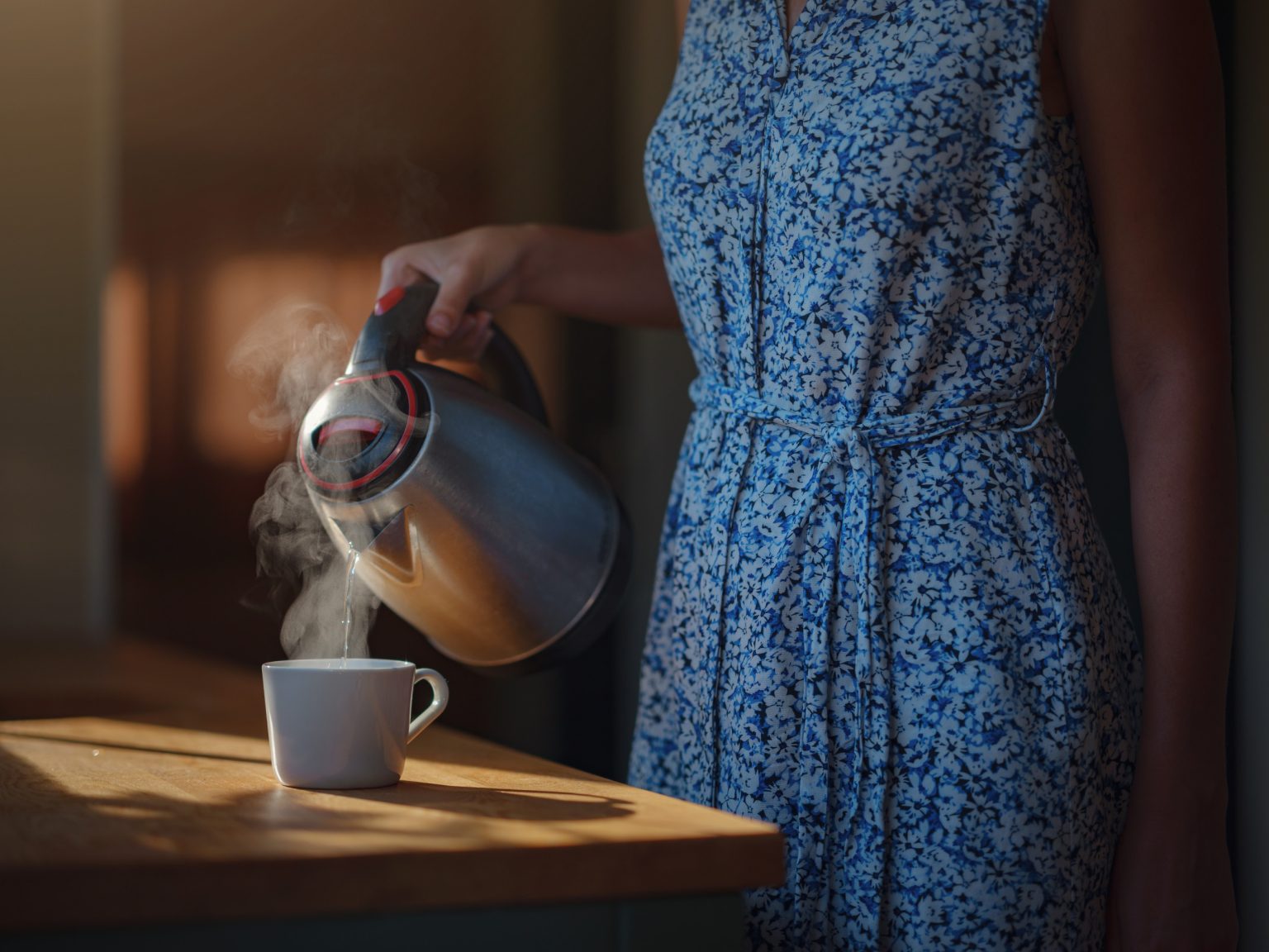 woman pouring hot water kettle