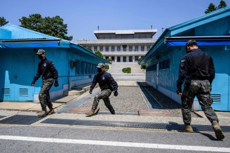 south korean soldiers stationed panmunjom