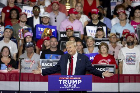 trumps crowd size claims faces pushback