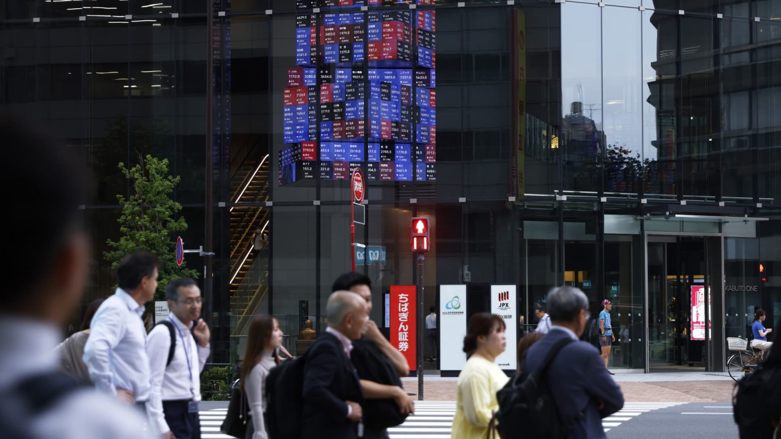 108015334 1722554513458 gettyimages 2158921590 JAPAN STOCKS