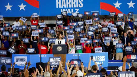 108018169 17231387382024 08 08t042053z 1469688189 rc2db9atenju rtrmadp 0 usa election harris