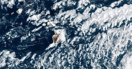 240823 hawaii tropical storm hone noaa ac 1138p 9a6a54