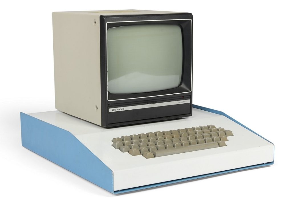 AN APPLE 1 PERSONAL COMPUTER Apple Inc 1976 2