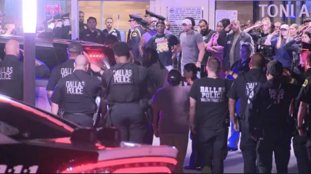 Dallas police salute hospital