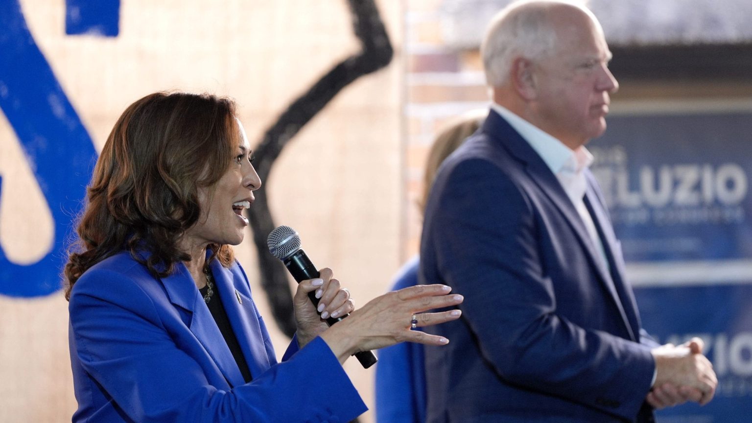 Kamala Harris Tim Walz Rochester PA August 18 2024 scaled