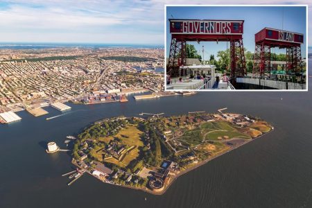 aerial view governors island brooklyn 86874524