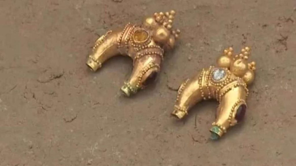 ancient gold earrings