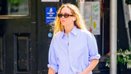 jennifer lawrence baggy jeans tenis vans camisa azul