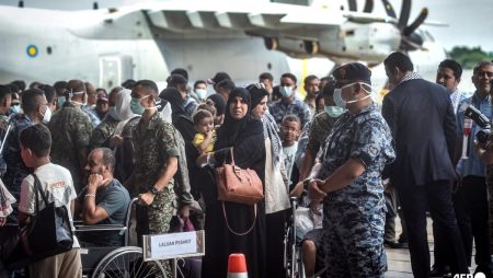 palestinians arrive in malaysia