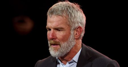 240924 brett favre mn 1050 9e83f2