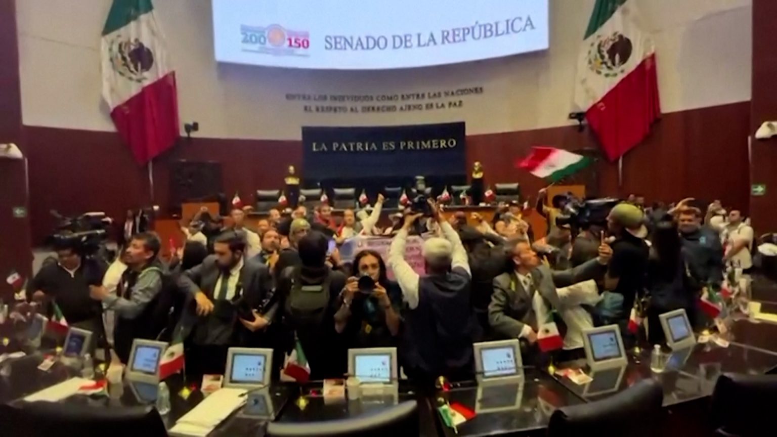 CLIP Mexico protests into Mexican senate WIDE THUMB CLEAN 1726038048