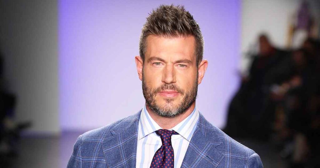 Jesse Palmer Analyzes Love Life of Football Fan on Broadcast