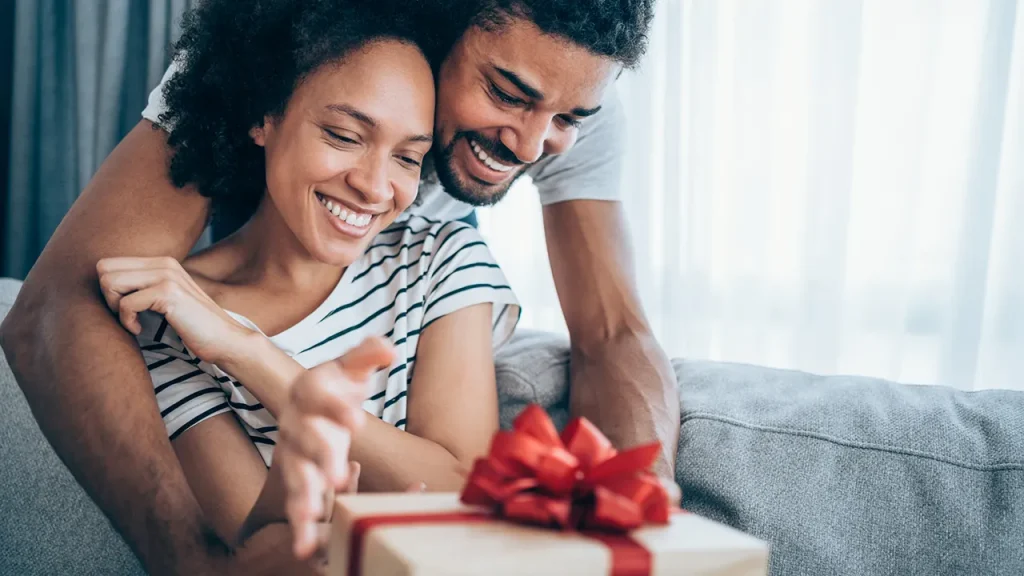 couple opening gift