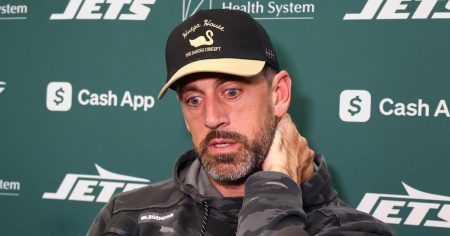 Aaron Rodgers Denies Eating Boogers After Viral Sunday Night Football Video 1