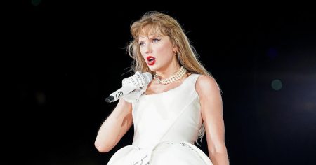 Feature Taylor Swift Powers Through Stage Malfunction at New Orleans Concert