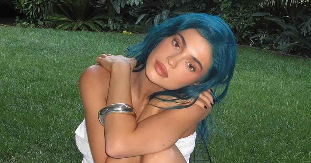 Kylie Jenner Returns to Midnight Black Hair After King Kylie Era