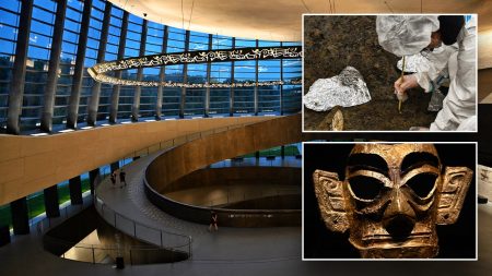 sanxingdui museum archaeologist gold mask