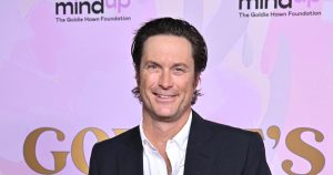 Oliver Hudson Opens Up About His Mental Health Journey and How Mom Goldie Hawn Helped Him 584ce9