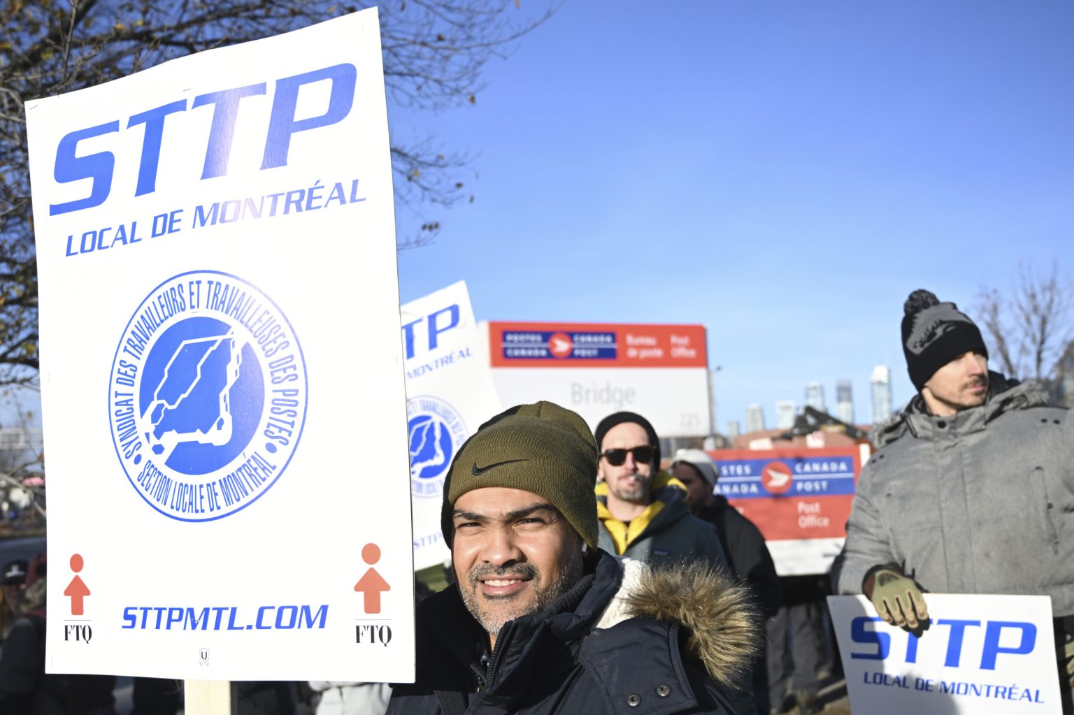 canada postal workers strike